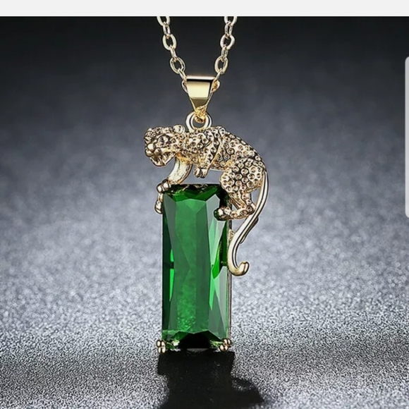 Beautiful classic green emerald and tiger necklace - Picture 2 of 7